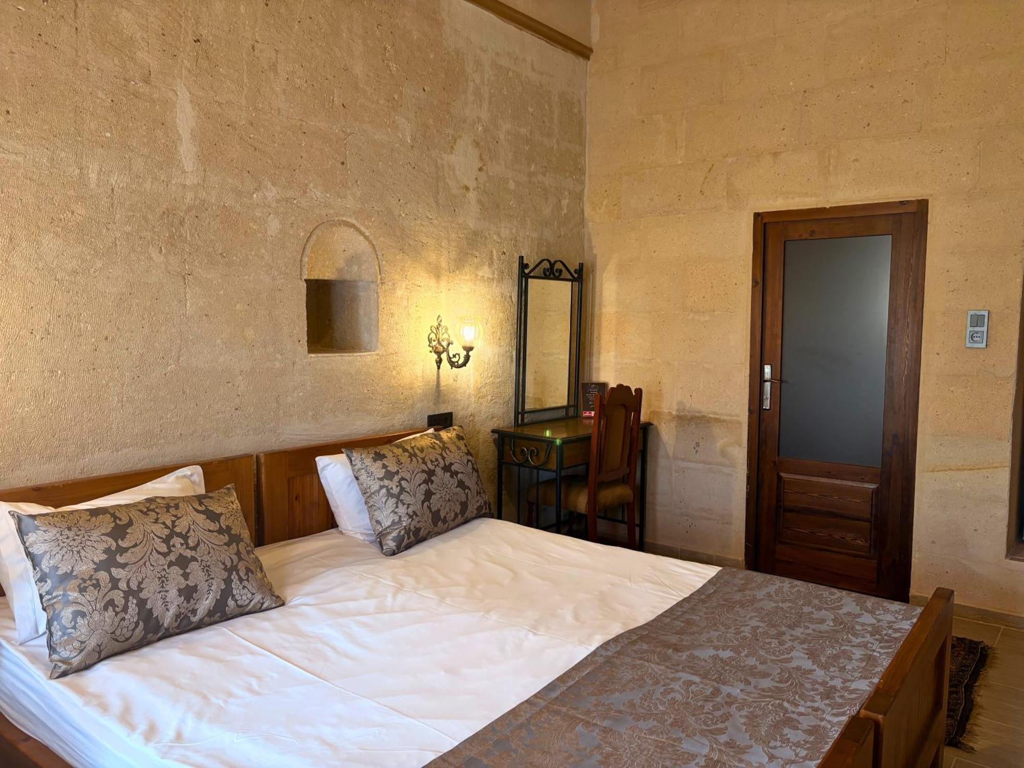 Elysee Cave House 2*