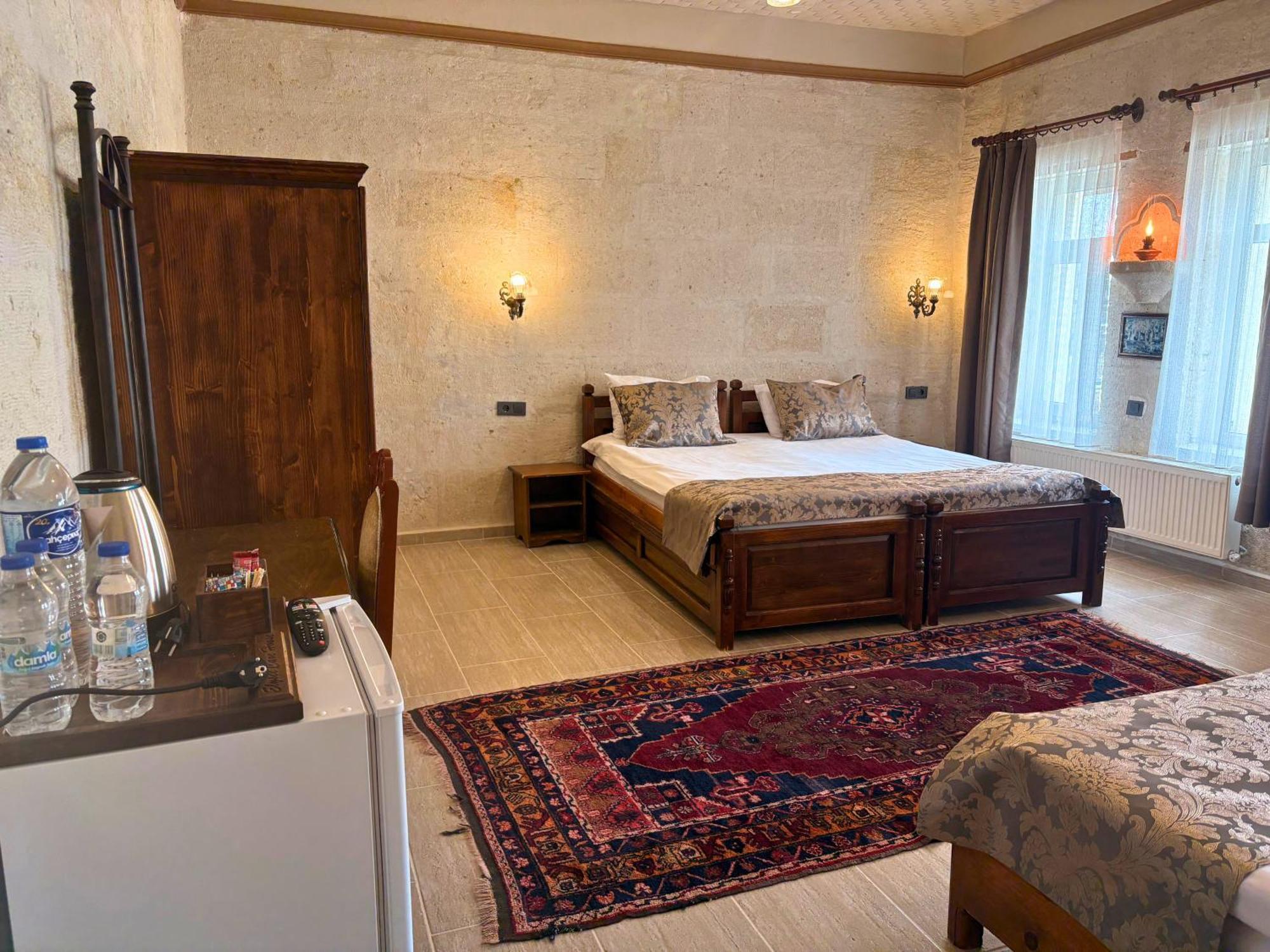 Elysee Cave House 2*