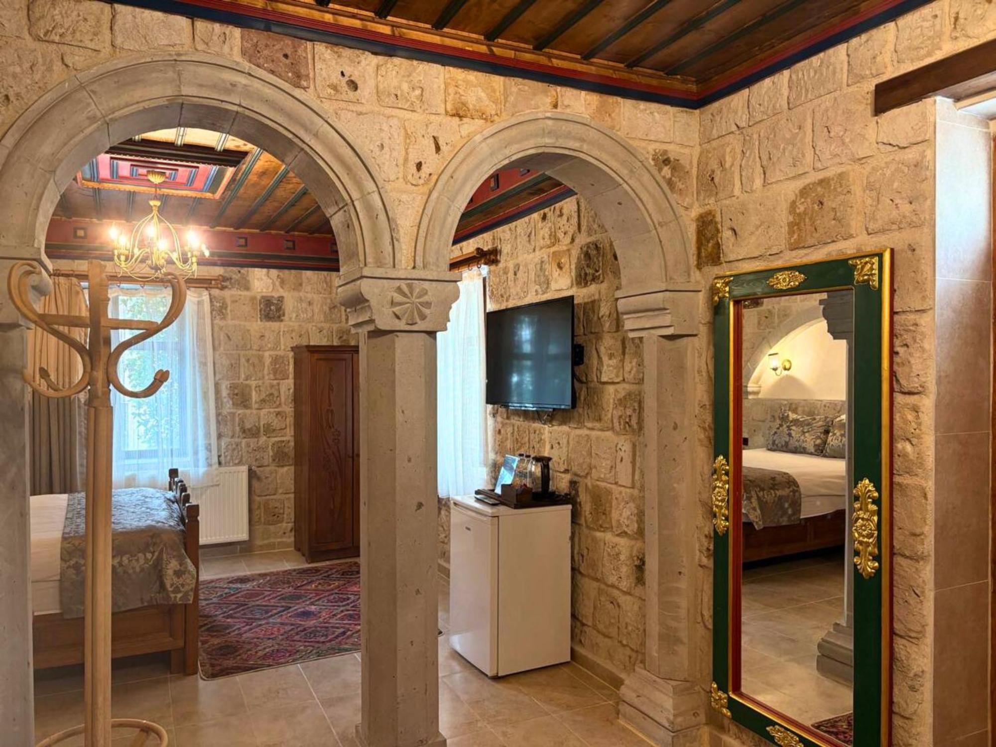 Elysee Cave House 2*