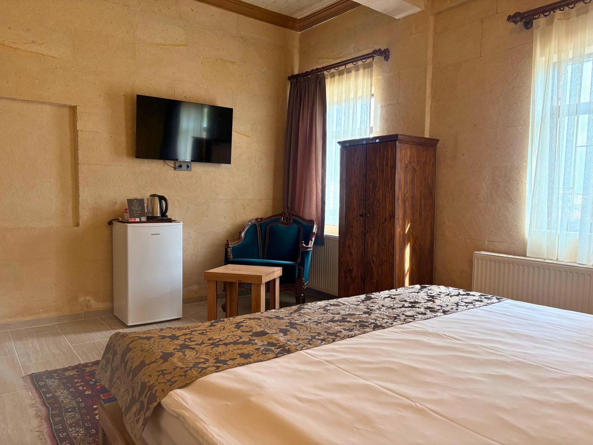 Elysee Cave House 2*