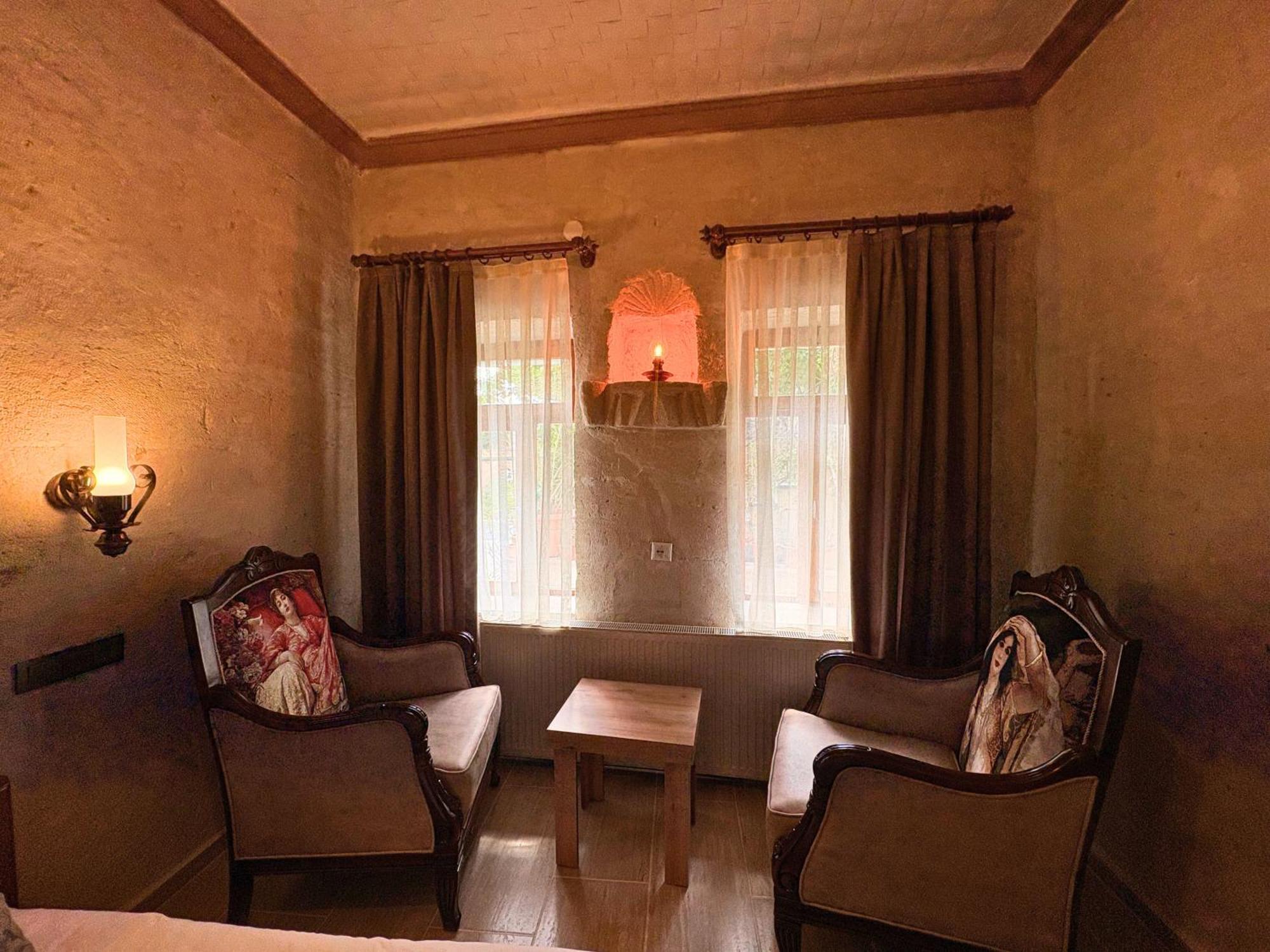 Elysee Cave House 2*